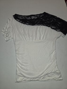 ing White and Black Lace Off-the-Shoulder Top, Size M y2k early 2000s